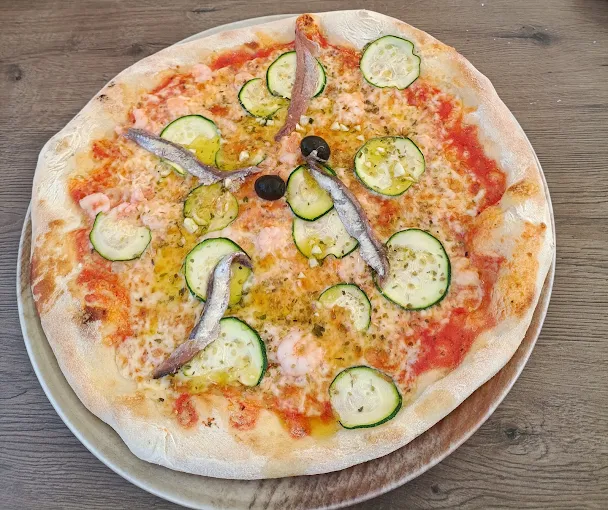 Pizza s tikvicama, inćunima i škampima